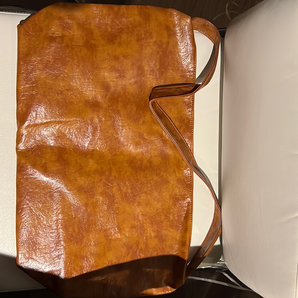 Absolutely new, spacious shoulder bag, faux leather, Brown color. Never used it.